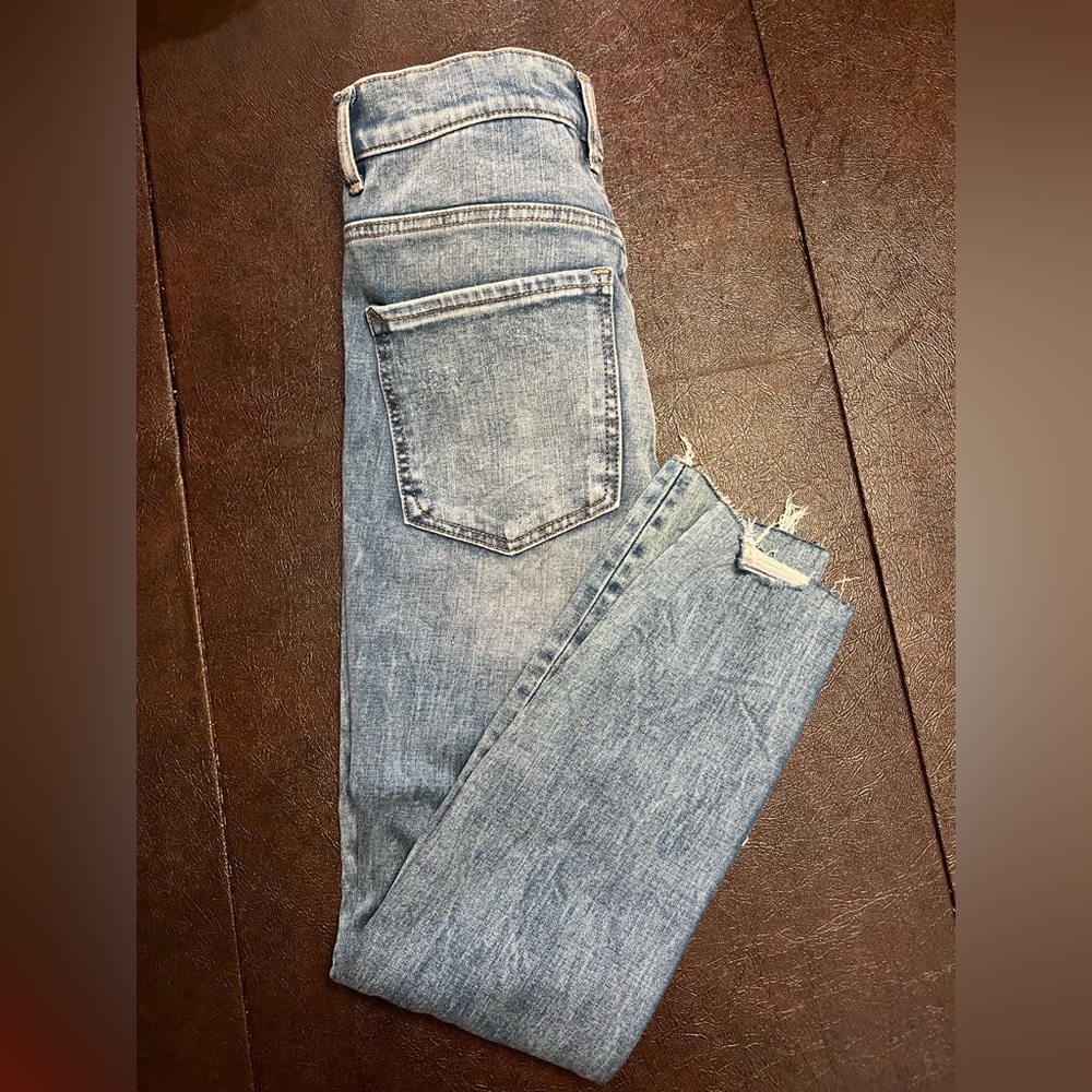 Express Performance Stretch Ankle high rise ripped Jeans
